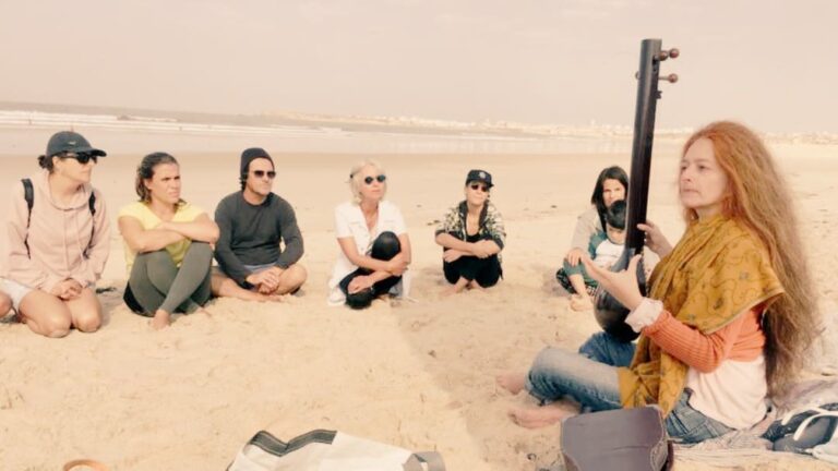 Musicoterapia-na-Praia-Ana-Rita-Simonka-01